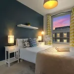 Kingsland High Street Apartment