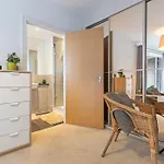Kingsland High Street Apartment